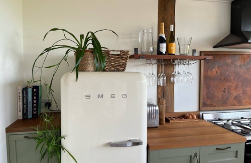 Wisborough Green Casa | Laundry Barn-your rural retreat. Unique detached barn in southern England.