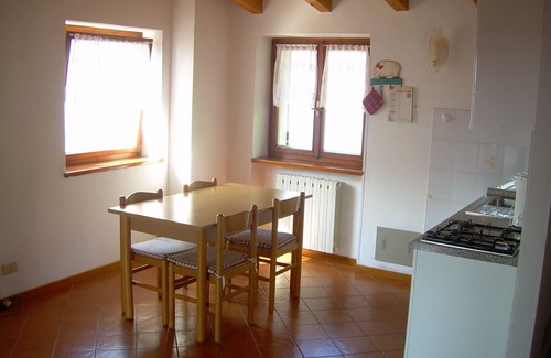 Castelletto Apartamento | Apartamento Laura con balcón, vista al jardín y al lago