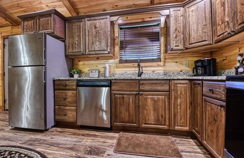 Cosby Cabina | Laura Bell on Cosby Creek East Tennessee