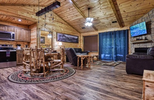 Cosby Cabina | Laura Bell on Cosby Creek East Tennessee