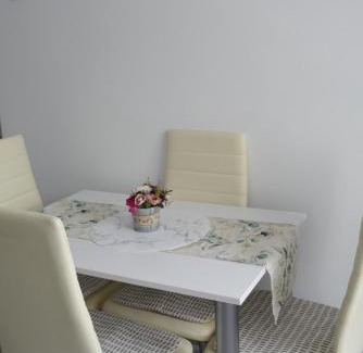 Turda Apartamento | Laura's Chic Apartment