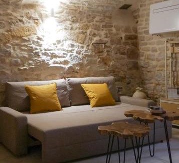 Corato Cama Y Desayuno | Laura stone room