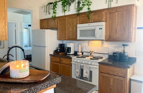 Yuma Casa | Laura Way · Peaceful, 3BR+King Home W/BBQ, Fire Pit & Huge TV!