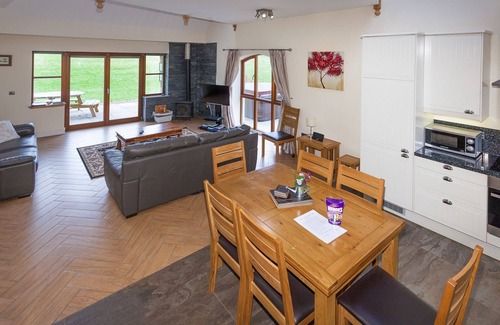 Linlithgow Apartamento | Laurel Cottage - sleeps 8 guests in 3 bedrooms
