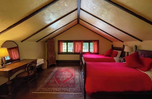 Roscoe Cabina | Laurel Lodge: Old World Catskill Charm near Livingston Manor