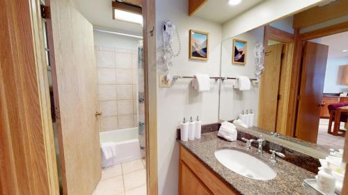 Snowmass Village Casa | Laurelwood Condominiums 408