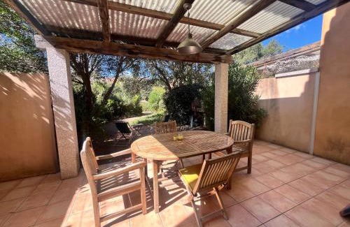 Lecci Villa | LAURENCE