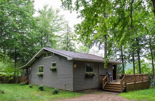 Harrington Cabaña | Laurentian Lakeside Cottage 53, 4-season, 3 bedroom 2 bath cottage sleeps 8