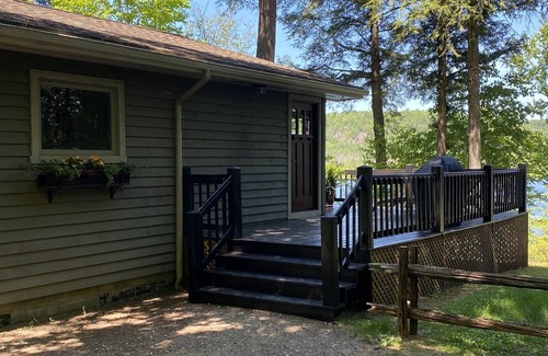 Harrington Cabaña | Laurentian Lakeside Cottage 53, 4-season, 3 bedroom 2 bath cottage sleeps 8