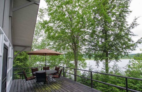 Harrington Cabaña | Laurentian Lakeside Cottages 49, 3-season, 3-bedroom, 1.5 bath cottage sleeps 6