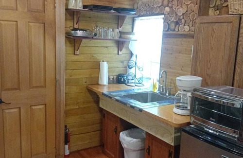Athens Cabina | Laurentius' Cabin on a Koi Pond