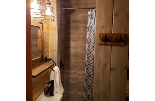 Bancroft Cabina | Lava Hot Springs Country Retreat - Sleeps 4+
