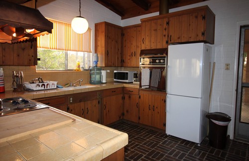 Joshua Tree Casa | Casa de lava - Mid-Century Modern! Cerca de parque, estéreo impresionante y Registros.