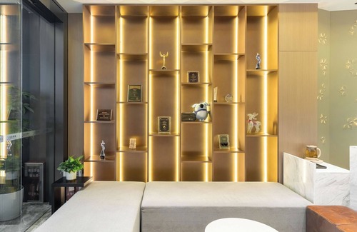 Tianhe Center Hotel | Lavande International Hotel Guangzhou TaiKoo Hui Square Shipaiqiao Metro Station Branch - Free Shuttle Bus to Canton Fair Complex During Canton Fair Period
