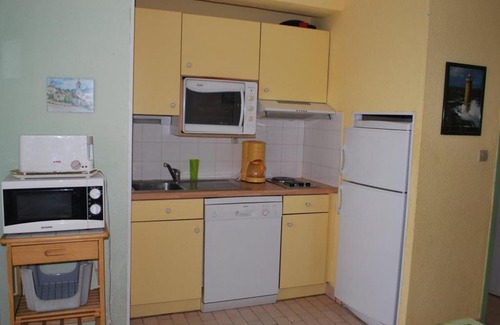 Le Lavandou Apartamento | Lavandou, T2 Cabine 4 pers, à 10 m plage, parking privé, tennis, jardin - FR-1-803-68