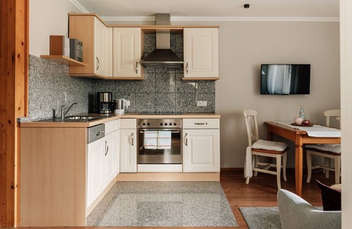 Neualbenreuth Apartamento | Apartamento de lavanda con cocina de peluche.