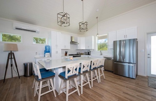 Governor's Harbour Casa | Lavender Beach House 2 Bedroom Home