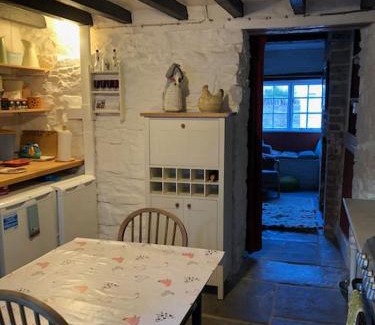 Clun Casa | Lavender Cottage, 3 School Road, Clun, Shropshire