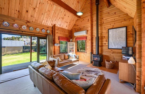 Hanmer Springs Casa | Lavender Cottage - Hanmer Springs Holiday Home