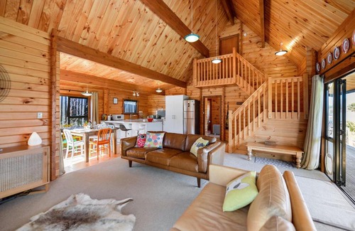 Hanmer Springs Casa | Lavender Cottage - Hanmer Springs Holiday Home