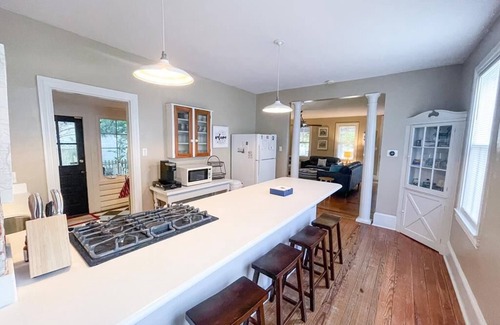 West Cape May Casa | Lavender Dreams By The Sea (4 BR/ 2 BA) PET FRIENDLY home in WEST CAPE MAY!