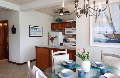 Estate Enighed Condominio | Ático Lavender Hill con grandes vistas de Cruz Bay Beach, arrecifes e islas más allá