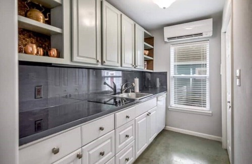 Brentwood Casa | Lavender House - Central Austin