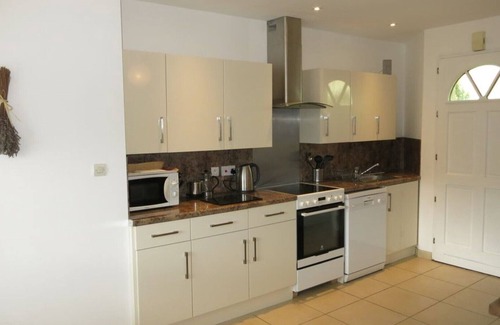 Etaules Casa | Lavender House tiene 2 dormitorios con capacidad para 4 personas.