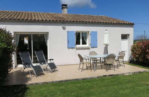 Etaules Casa | Lavender House tiene 2 dormitorios con capacidad para 4 personas.