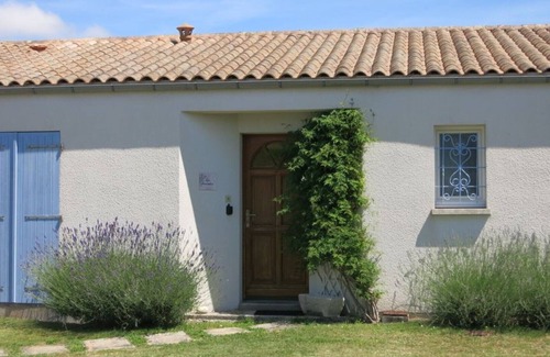 Etaules Casa | Lavender House tiene 2 dormitorios con capacidad para 4 personas.