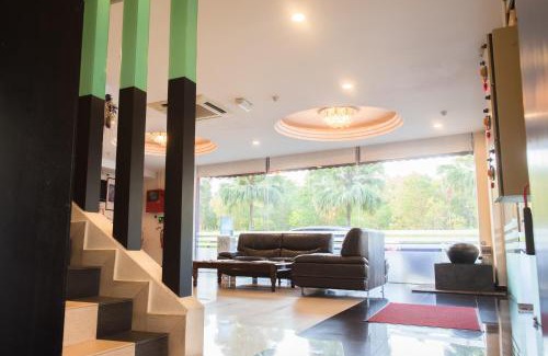 Bukit Indah Hotel | Lavender Inn Nusa Bestari