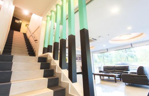 Bukit Indah Hotel | Lavender Inn Nusa Bestari