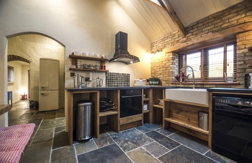 Tiers Cross Casa | Lavender - Luxurious Barn Conversion - Blossom Farm