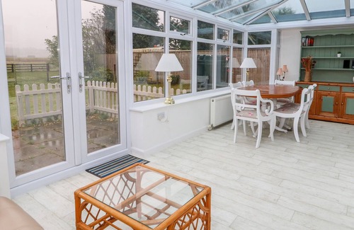 Louth Cabaña | LAVENDERS, family friendly, country holiday cottage in Louth