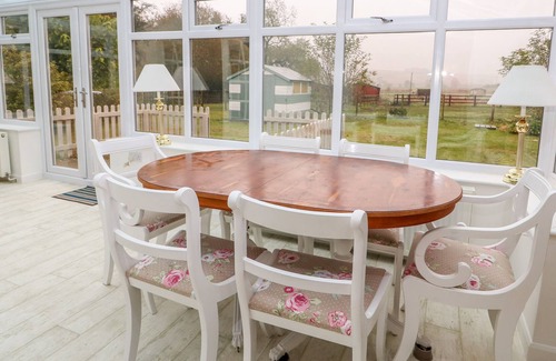 Louth Cabaña | LAVENDERS, family friendly, country holiday cottage in Louth