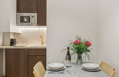 Ternes Apartamento | Lavie Maison : AC & Hot Tub Close Arc de Triomphe