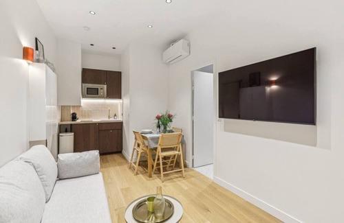 Ternes Apartamento | Lavie Maison : AC & Hot Tub Close Arc de Triomphe