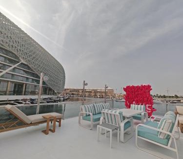Abu Dhabi Alquiler De Eote | Lavie Yachts