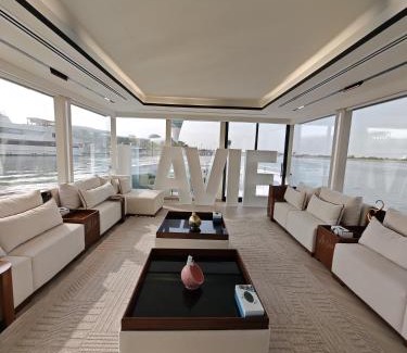 Abu Dhabi Alquiler De Eote | Lavie Yachts