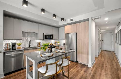 North Buckhead Apartamento | Lavish 2BD/2BA Luxury Retreat w/ Premium Amenities