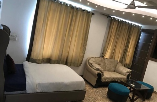 South West Apartamento | lavish 2bhk with rooftop near igi airport