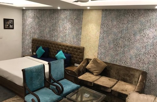 South West Apartamento | lavish 2bhk with rooftop near igi airport