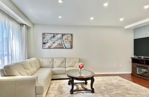 Alcona Casa | Lavish 4BR House Near Simcoe Lake & FH Resort