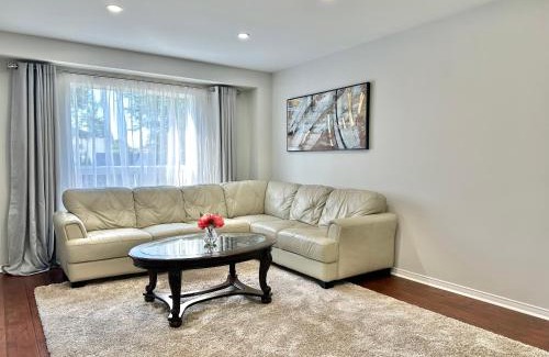 Alcona Casa | Lavish 4BR House Near Simcoe Lake & FH Resort