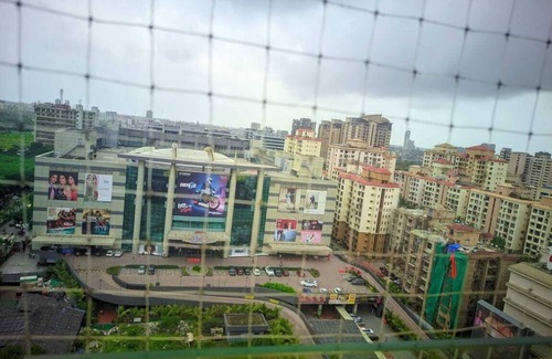 Malad West Apartamento | Lavish and cozy, 2-bedroom apartment in Malad West, opposite Infinity 2 mall.