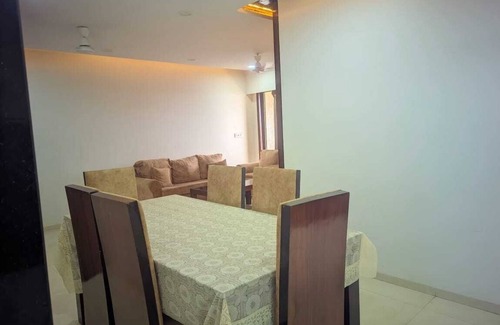 Malad West Apartamento | Lavish and cozy, 2-bedroom apartment in Malad West, opposite Infinity 2 mall.