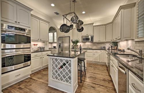 Barton Heights Casa | Lavish Austin Retreat 1 Mi to Downtown and Sixth St