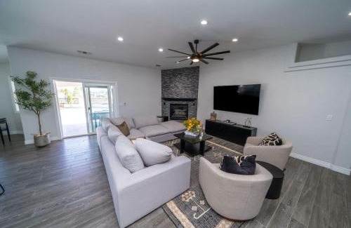 Lake Havasu City Casa | Lavish Lake Havasu Villa Pool Fire Pit an Views