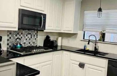 Nederland Casa | Lavish Living on Monroe