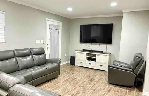 Nederland Casa | Lavish Living on Monroe